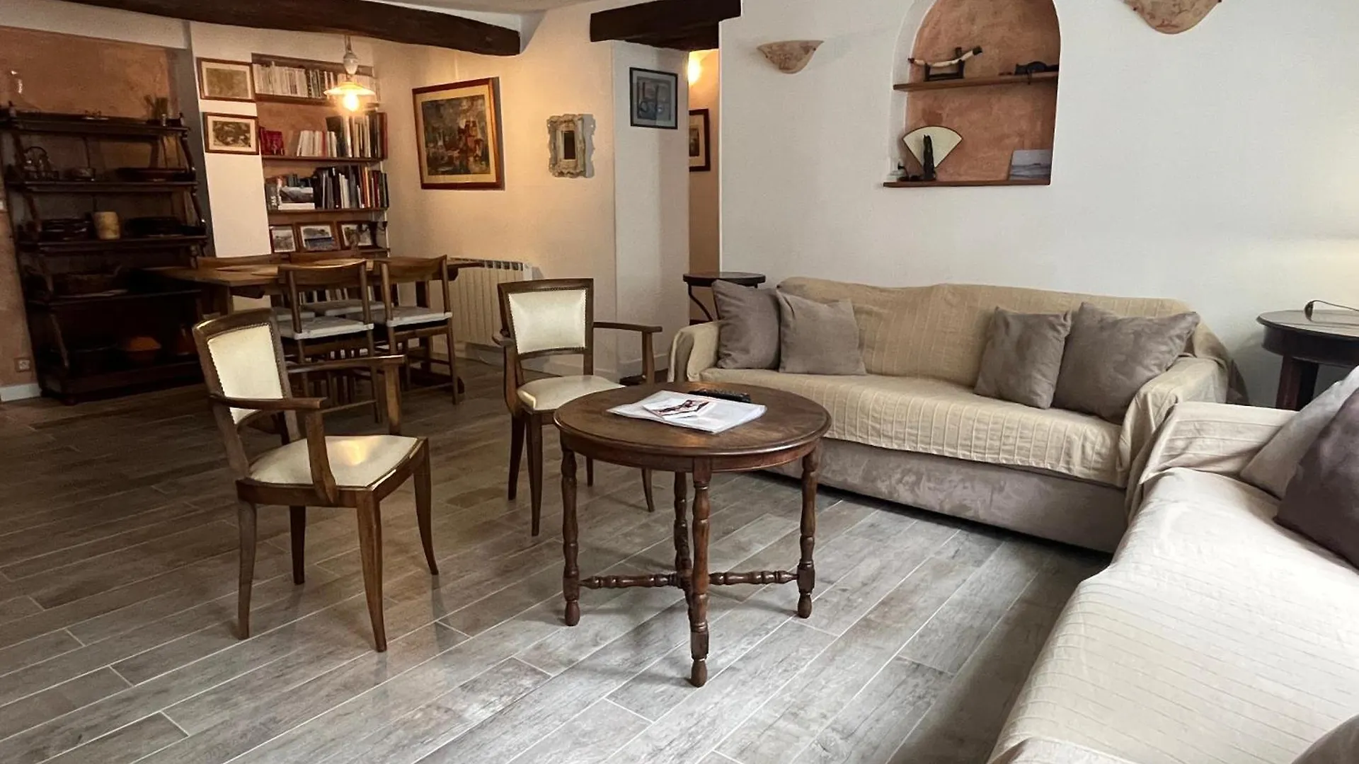 Apartment Typical Marais 3 Bedroom - Beaubourg Paris