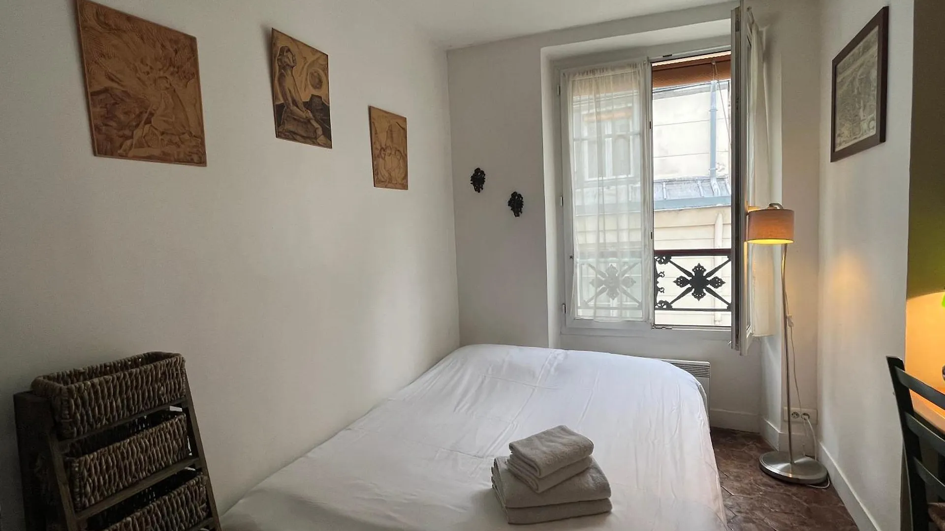 Apartment Typical Marais 3 Bedroom - Beaubourg *