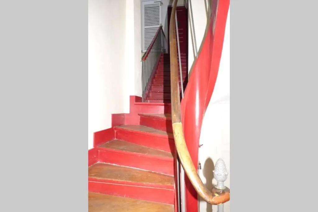 Typical Marais 3 Bedroom - Beaubourg Apartment *